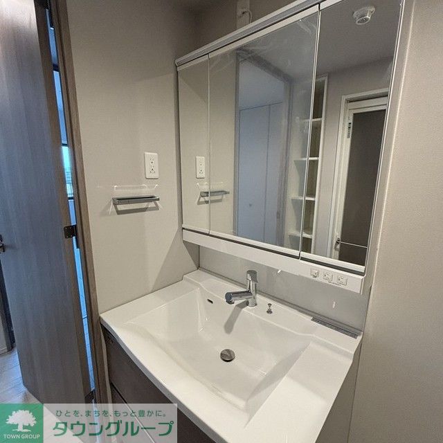 洗面設備　※写真は同タイプ住戸です。