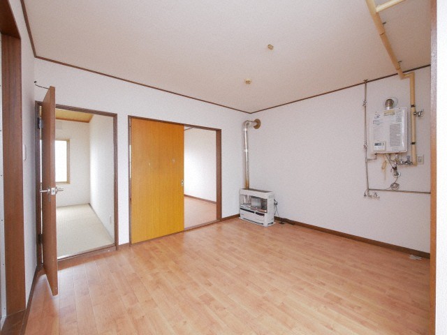 ＪＲ函館本線 厚別駅 徒歩4分 2階建 築41年の居間写真