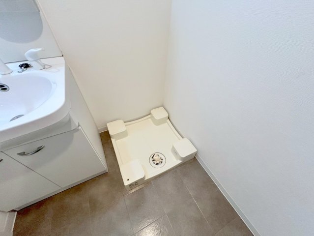その他設備　嬉しい室内洗濯機置場。これで洗濯機も長持ちしますね。