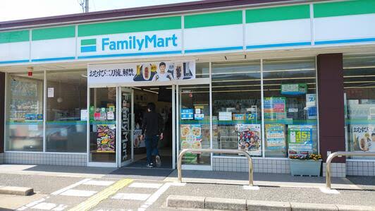コンビニ　ファミリーマート綾部下八田店（コンビニ）まで528m