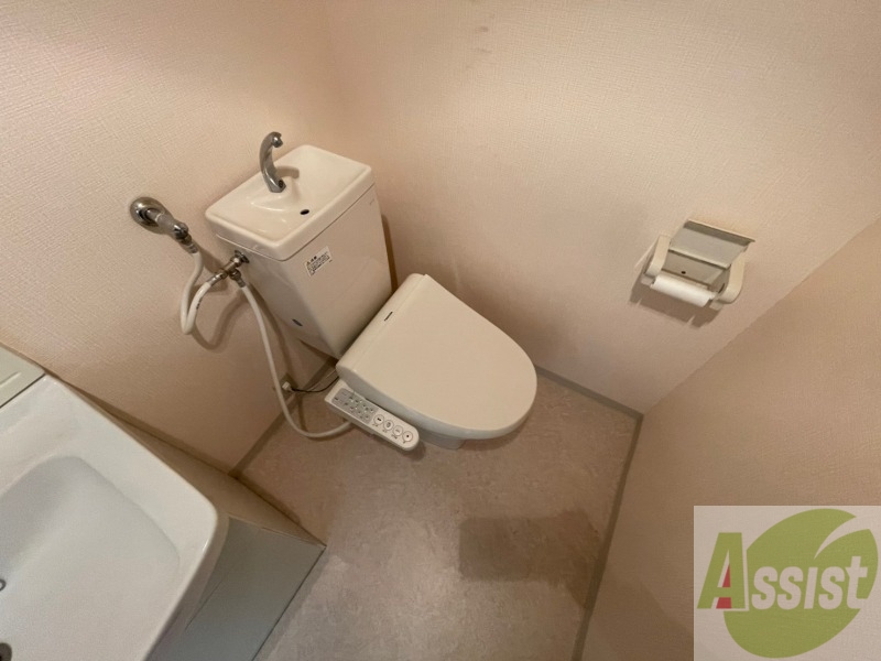 トイレ　ウォシュレット機能がついたトイレです。安心して使用できます。