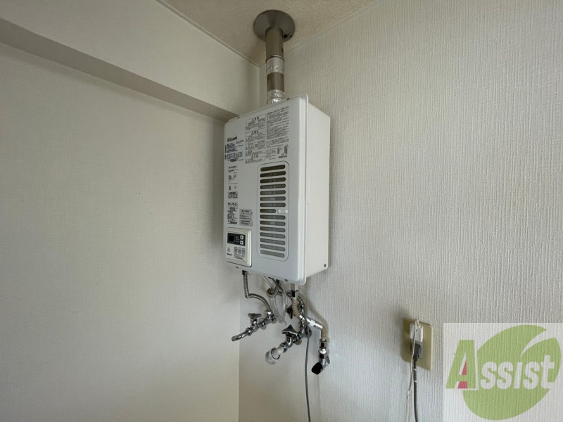 その他設備　給湯器はシンプルな作りで簡単に操作できそうです。
