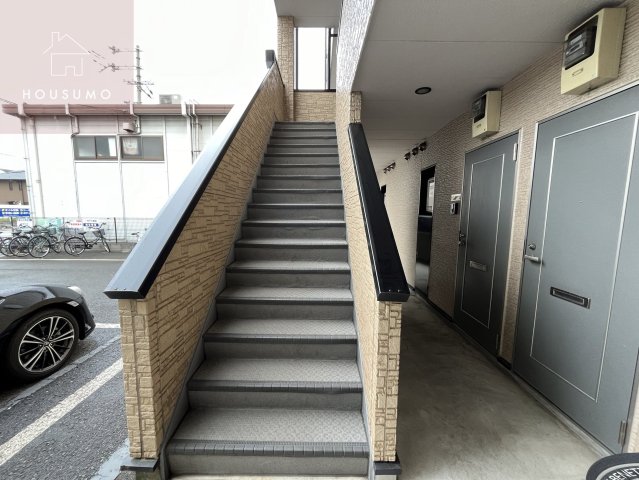 地下鉄千日前線 北巽駅 徒歩13分 3階建 築23年の外観写真