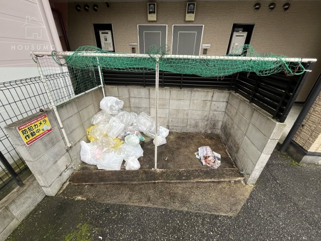 地下鉄千日前線 北巽駅 徒歩13分 3階建 築23年の外観写真