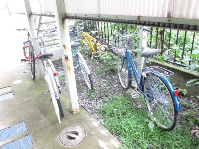 その他共有部分　★駐輪場は階段下にあります★