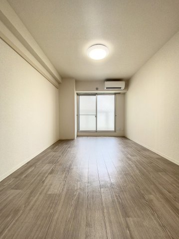 居室・リビング　清潔感のあるフローリングのお部屋です