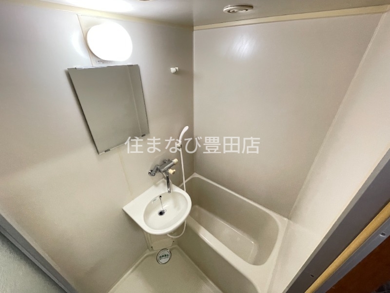 バス・シャワールーム　同型別部屋写真
