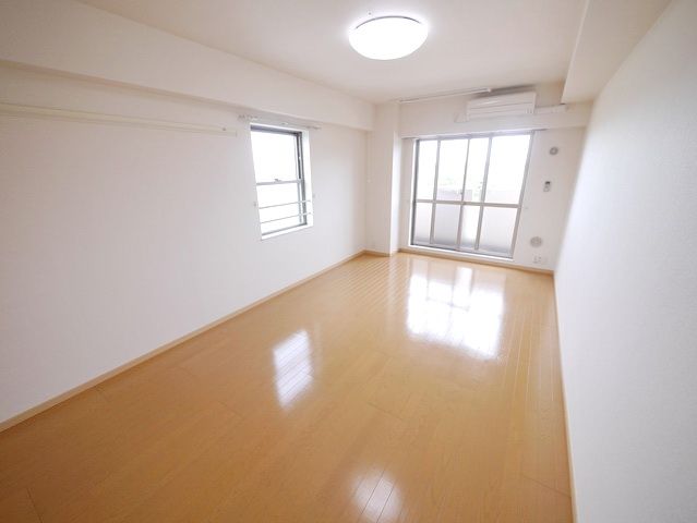 居室・リビング　同物件別部屋写真