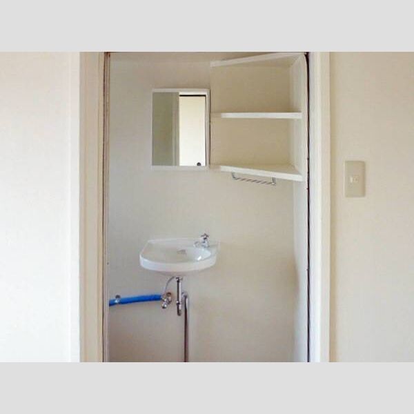 洗面設備　掲載写真は同型モデルを掲載しており実際のお部屋と仕様等が異な