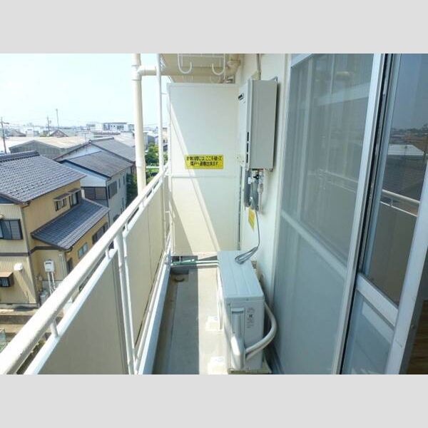 バルコニー　掲載写真は同型モデルを掲載しており実際のお部屋と仕様等が異な