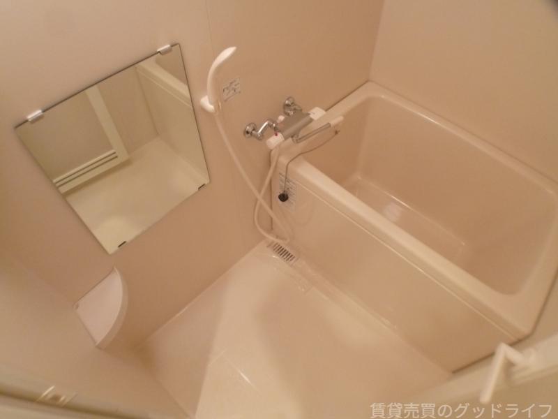 バス・シャワールーム　ゆとりのある浴槽です。