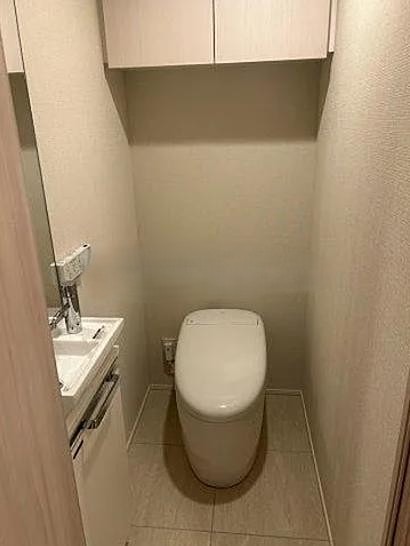 ＪＲ山手線 新宿駅 徒歩5分 10階建 築1年のトイレ写真