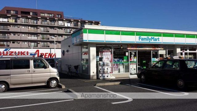 コンビニ　ファミリーマート（コンビニ）まで869m
