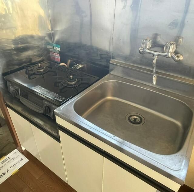 ホワイトキャビンのキッチン写真