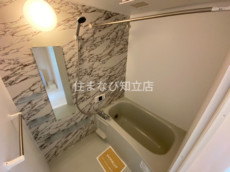 名鉄三河線 上挙母駅 徒歩13分 2階建 築10年の風呂写真