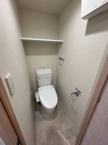 東急新横浜線 新横浜駅 徒歩7分 11階建 築1年のトイレ写真