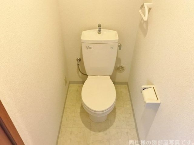 地下鉄御堂筋線 北花田駅 徒歩10分 7階建 築20年のトイレ写真