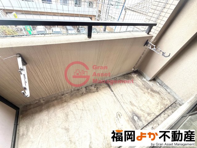 バルコニー　外からの目が気にならないバルコニーで洗濯物が干せます
