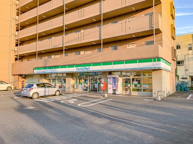 コンビニ　ファミリーマート戸田全農通り店（コンビニ）まで829m