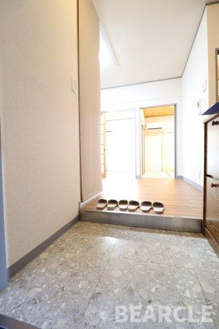 玄関　収納もある玄関です