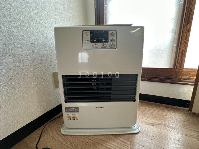 その他設備　冬はあったか石油ストーブです。