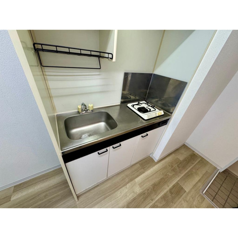 キッチン　※写真は同じマンションの違う部屋のもの(反転タイプ)