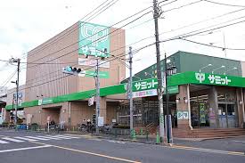 スーパー　サミットストア成田東店（スーパー）まで905m