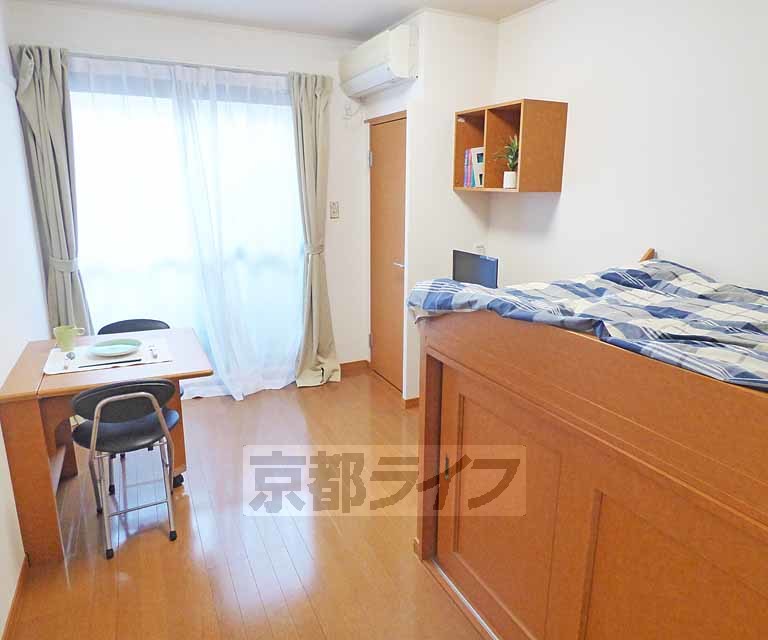 プレジール春日の居間写真