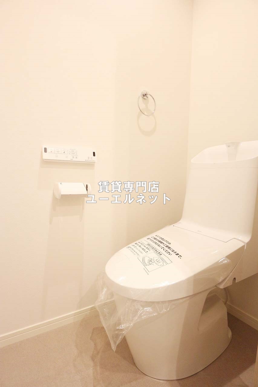 阪急宝塚線 庄内駅 徒歩13分 3階建 築1年のトイレ写真