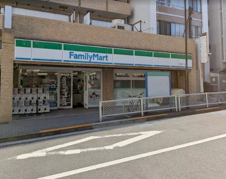 コンビニ　ファミリーマート三田聖坂下店（コンビニ）まで42m