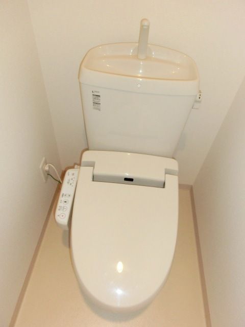 トイレ　温水洗浄便座付きのトイレ