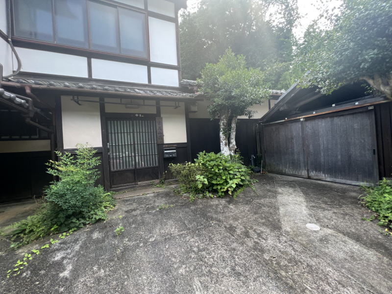 地下鉄東西線 御陵駅 徒歩9分 2階建 築105年の外観写真