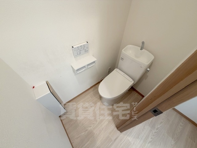 北大阪急行 江坂駅 徒歩9分 10階建 築1年のトイレ写真