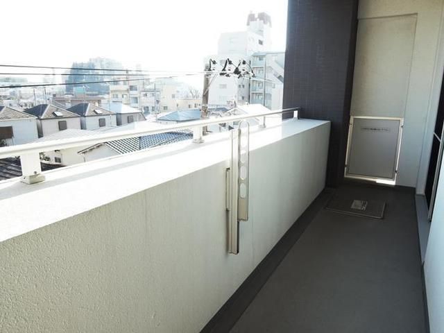 バルコニー　バルコニーからの眺めを楽しみながら食事をしませんか