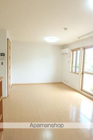 セレーノ 壱番館の居間写真