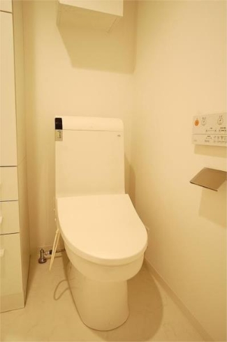 西武有楽町線 新桜台駅 徒歩4分 8階建 築17年のトイレ写真