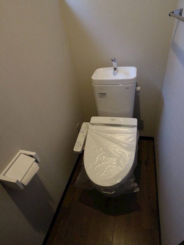 飯能デザイナーズ貸家のトイレ写真