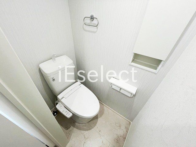 トイレ　温水洗浄便座付きのトイレ