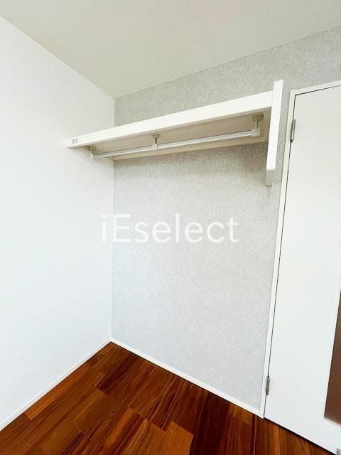 収納　長いコートもかけられるクローゼット
