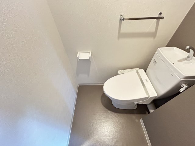 阪急京都線 高槻市駅 徒歩15分 7階建 築9年のトイレ写真