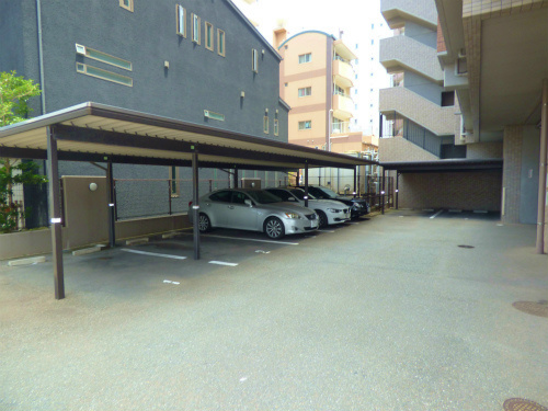 駐車場　敷地内駐車場