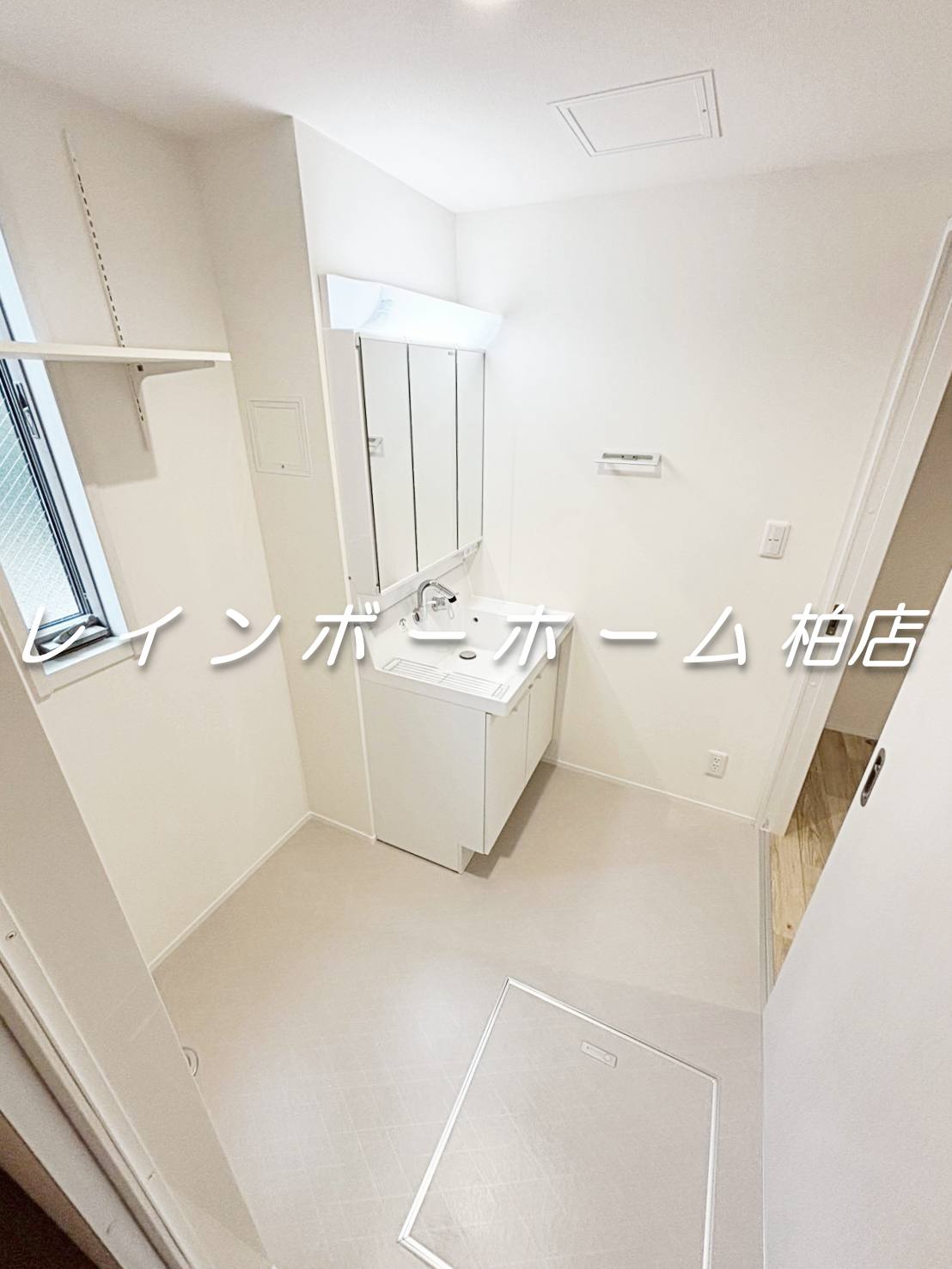 洗面設備　明るい洗面所です