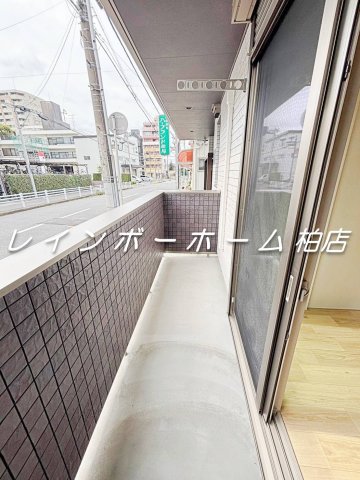 バルコニー　外からの目が気にならないバルコニーで洗濯物が干せます