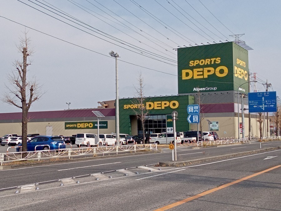 ショッピングセンター　スポーツデポ甲府昭和インター店（ショッピングセンター）まで486m