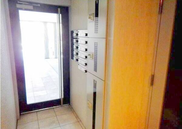 エントランス　セキュリティに配慮しオートロック設備採用です♪