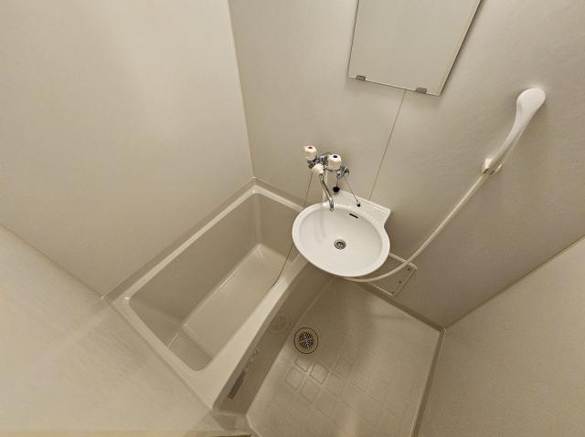 バス・シャワールーム　※同タイプ部屋の写真です。