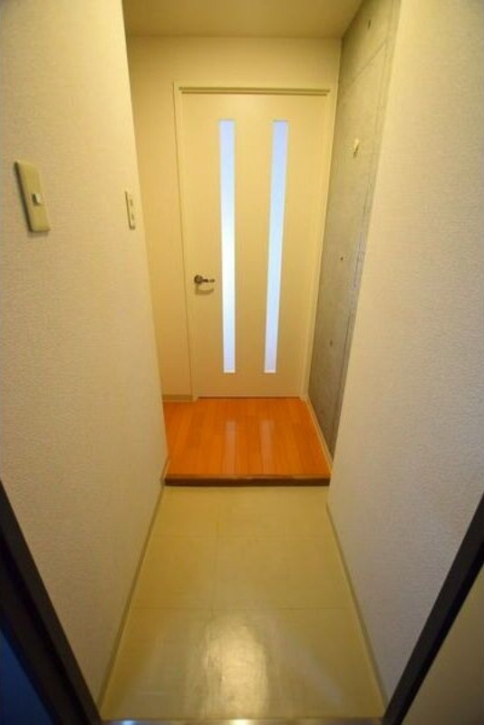 地下鉄南北線 北２４条駅 徒歩6分 4階建 築23年の玄関写真