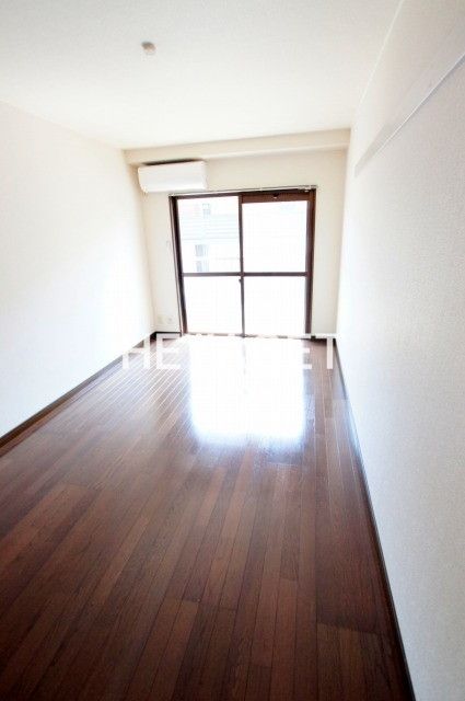 居室・リビング　～明るく開放的な室内空間～