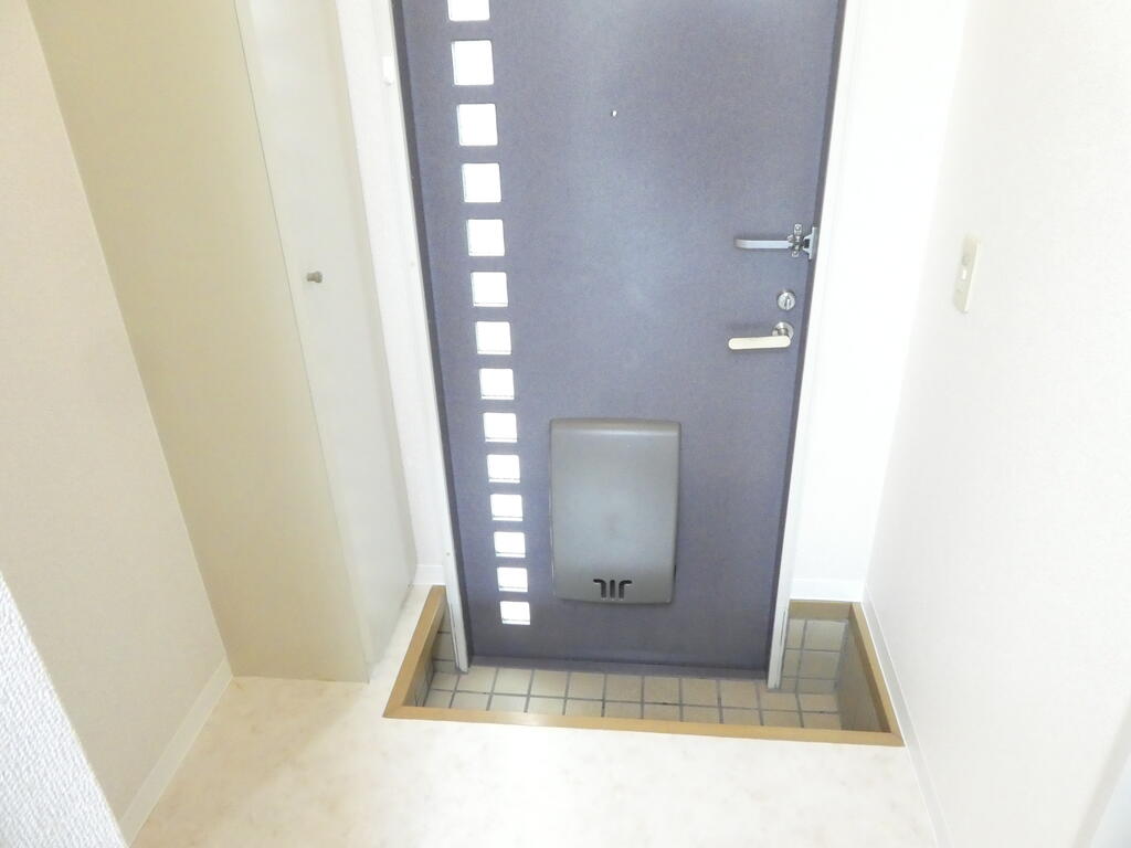 売布Kハイツの玄関写真