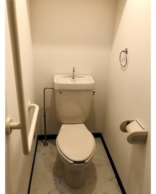 ガーデンコート大倉山のトイレ写真